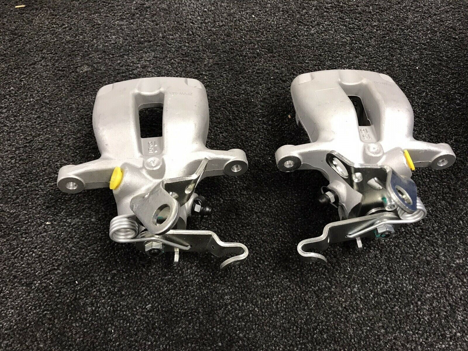 2 REAR BRAKE CALIPERS LH + RH VW GOLF R MK6 MANUAL HANDBRAKE 310MM DISC