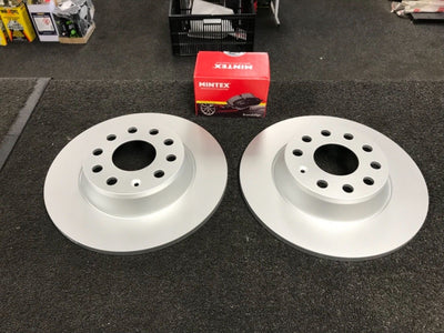 AUDI A3 FSi TFSi TDi 170 2 x NEW REAR COATED BRAKE DISCS MINTEX BRAKE PADS