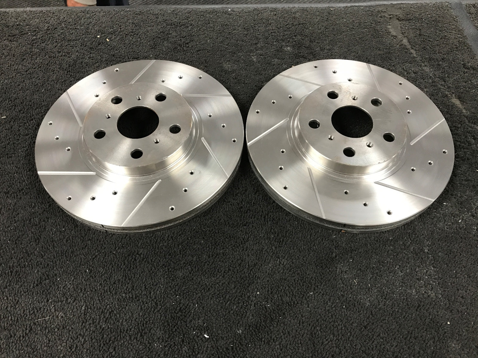 FOR TOYOTA CELICA 2.0 GT4 ST185 CROSS DRILLED GROOVED FRONT BRAKE DISCS 277MM