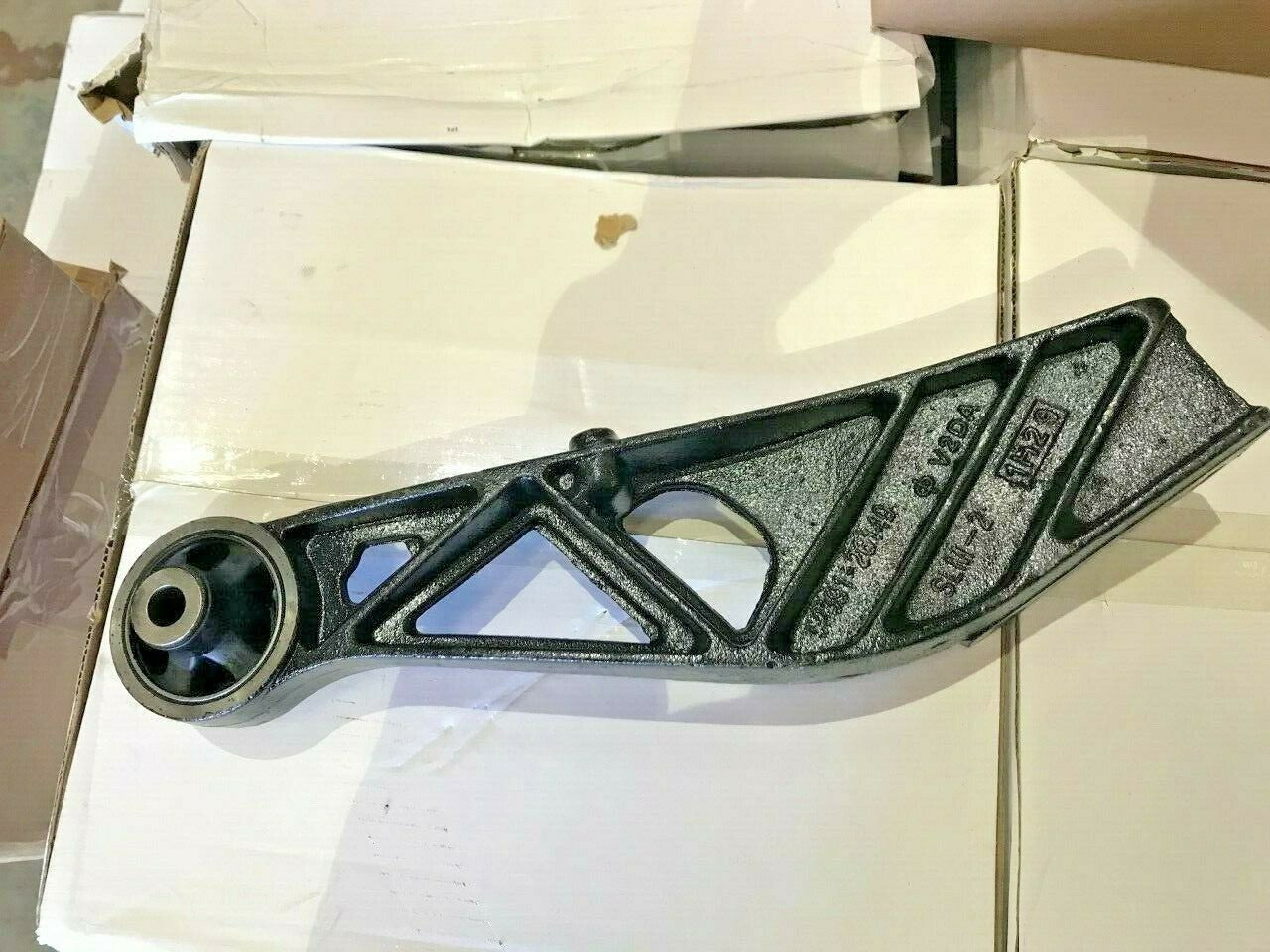 FOR TOYOTA HIACE HI GRANVIA REGIUS REAR ARM DIFF  SUPPORT ARM COMPLETE ARM BUSH