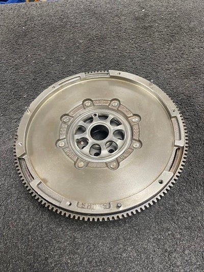 DUAL MASS FLYWHEEL  A3 TT  GOLF MK5 PASSAT B7 TIGUAN SKODA 2.0TFSi 6SPEED MANUAL