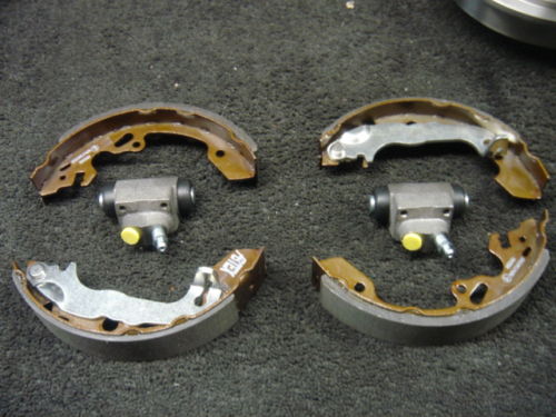 FOCUS 98>04 REAR BRAKE SHOES & 2 BRAKE  CYLINDERS