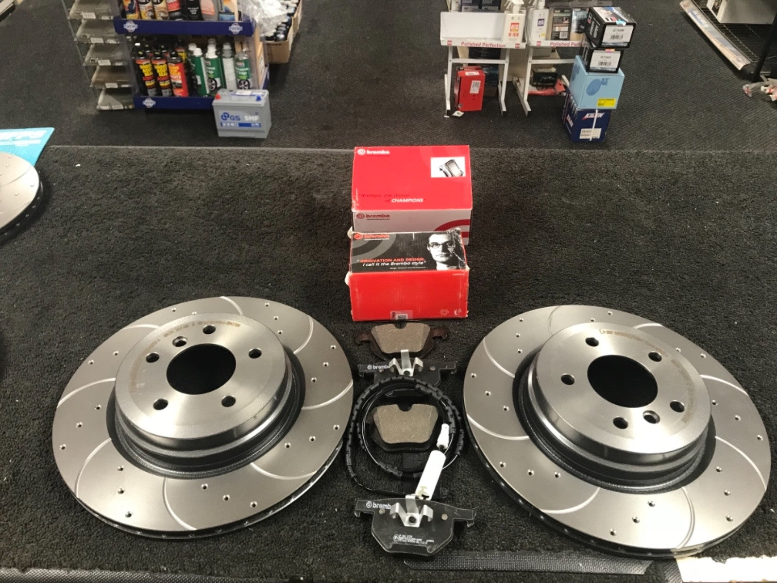 BMW 330i 330D 335D E90 E91 E92 DRILLED BRAKE DISCS BREMBO PAD +SENSOR FRONT REAR