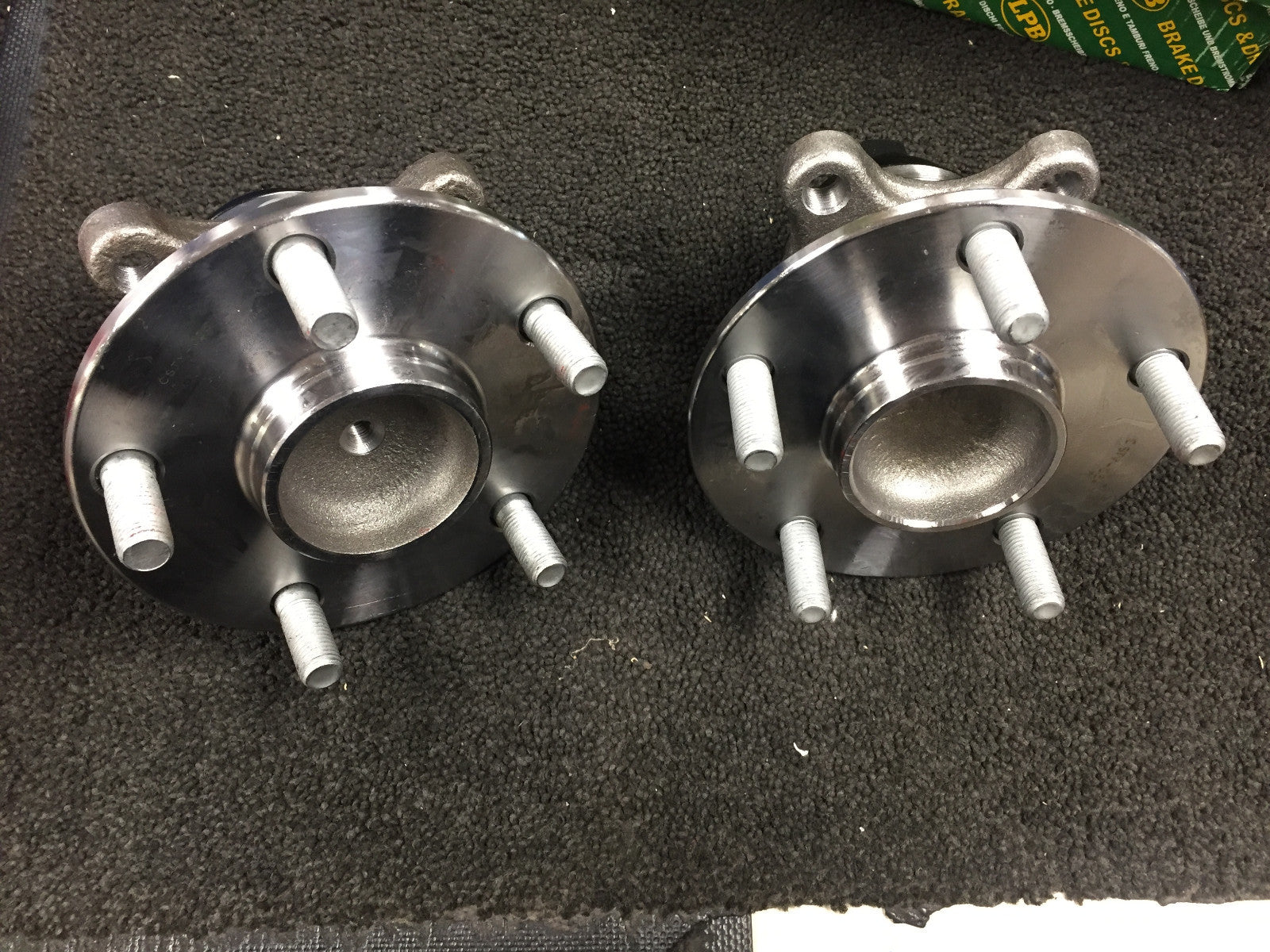FORLEXUS IS200D IS220D IS250C IS250 GS WHEEL BEARING HUB FRONT BOTH SIDES LH RH 
