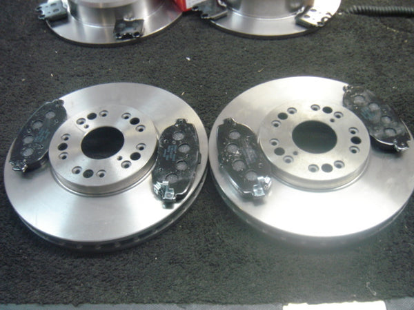 FOR LEXUS IS200 BRAKE DISC FRONT BRAKE DISCS & PADS BRAND NEW BOXED 