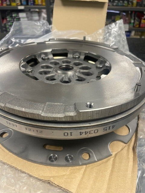 DMF DUAL MASS FLYWHEEL AUDI A4 A5  2.0TDi 170 2007-17 CAGA CJEB CAHA CDNC CJCC