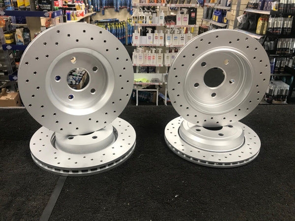 FOR GRAND CHEROKEE 3.0 CRD FRONT DRILLED BRAKE DISCS+PADS FRONT REAR 350mm+330mM
