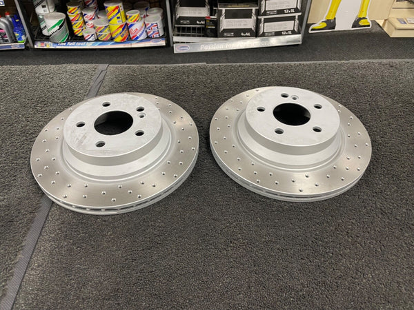 FOR MERCEDES CLS CLS320 500  CDi C219 BRAKE DISC CROSS DRILLED REAR VENTED 300MM
