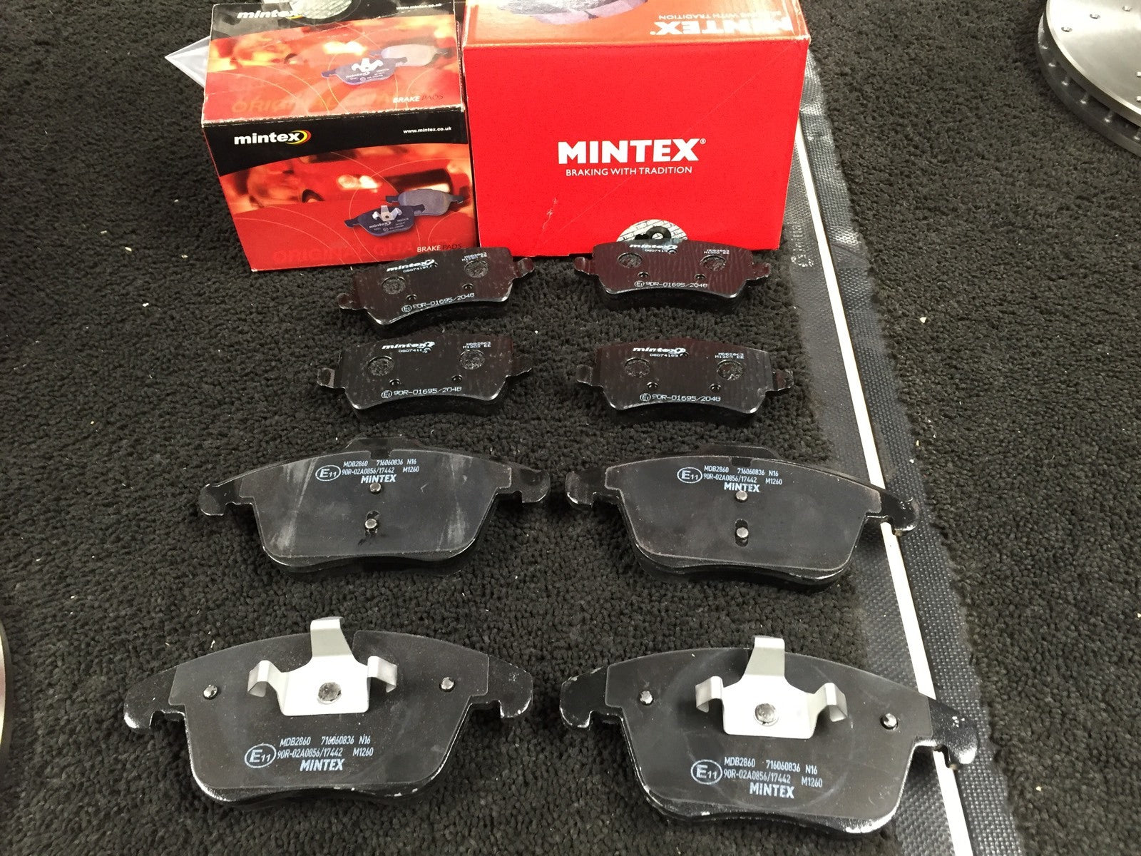 for VOLVO V60 D5 R-DESIGN MINTEX BRAKE PADS FRONT REAR