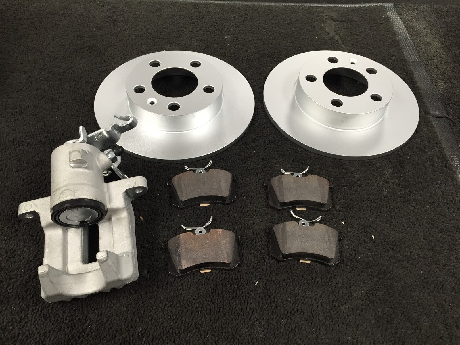 SEAT LEON TOLEDO LH REAR + RH FRONT BRAKE CALIPER BRAKE DISC BRAKE PADS