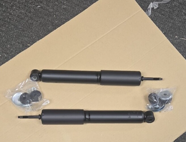FOR MAZDA B2200 FORD RANGER  ISUZU D-MAX 4WD FRONT SHOCK ABSORBERS PAIR