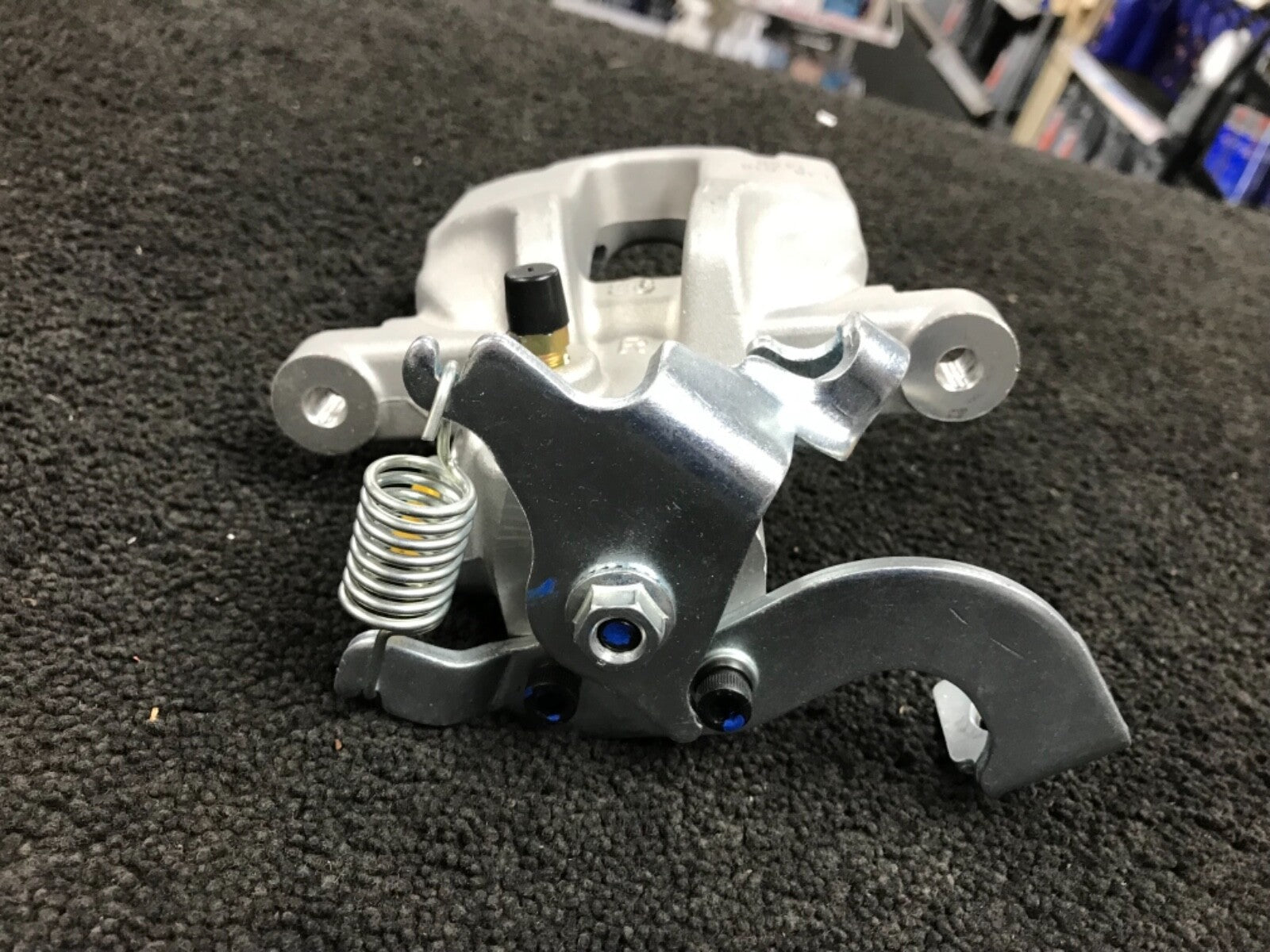 FOR TOYOTA AURIS COROLLA 1.4 1.6 2.0 D4D REAR RIGHT DRIVER SIDE BRAKE CALIPER 