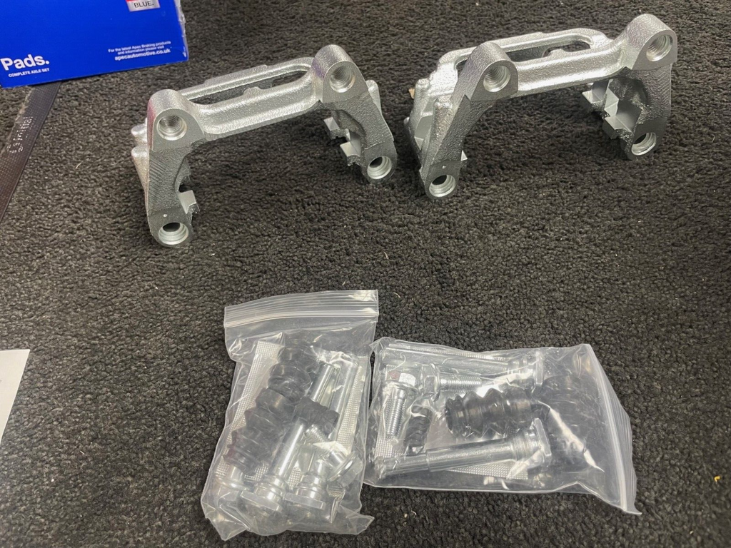 2 REAR BRAKE CALIPER BRACKET VW GOLF MK6 1.6TDI SPORTLINE BLUEMOTION 272MM DISC