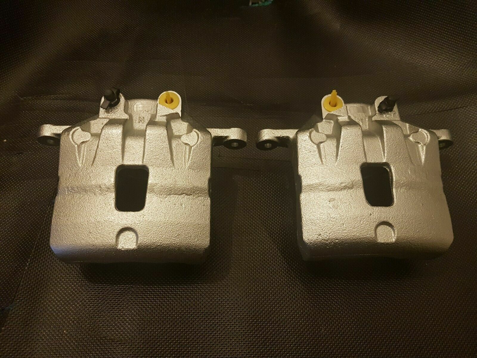 FOR VAUXHALL ZAFIRA 1.9CDTI FRONT LEFT AND RIGHT  BRAKE CALIPERS PAIR 280mm DISC