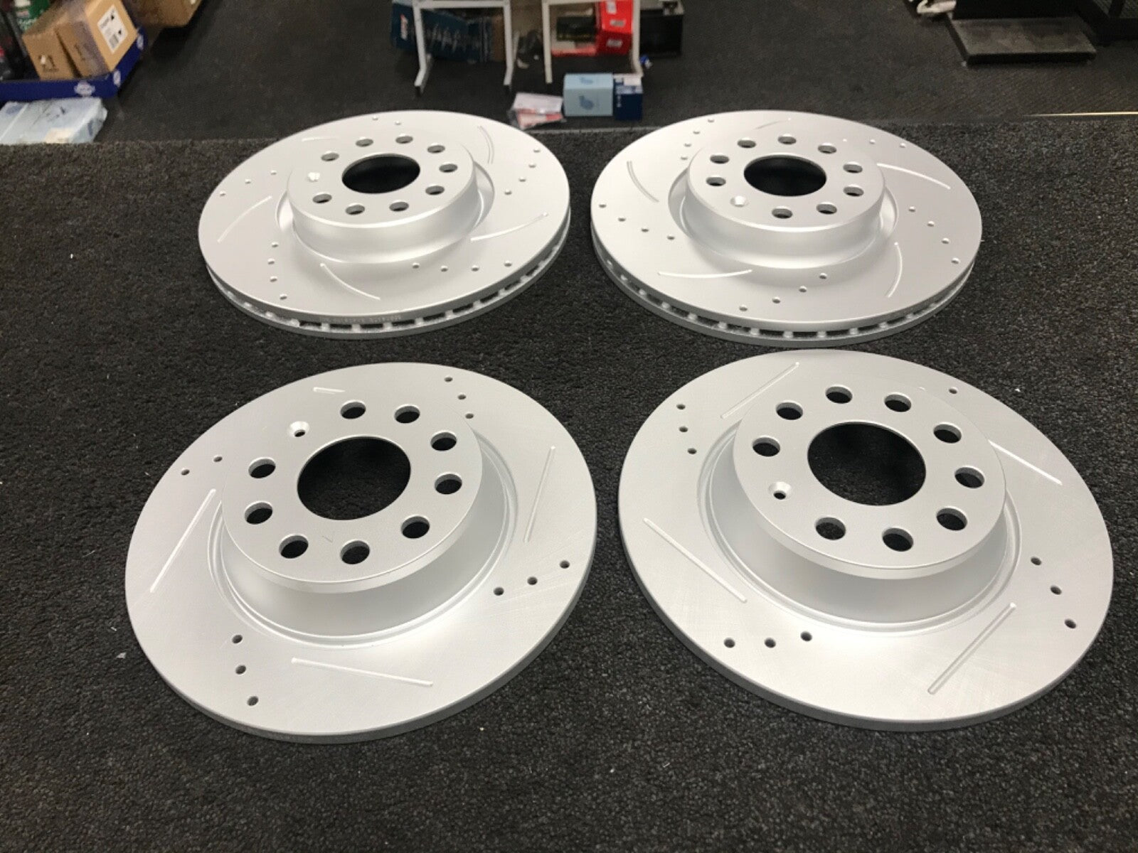 AUDI A3 Q3 GOLF OCTAVIA SUPERB BRAKE DISC DRILLED GROOVED 312 + 282 FRONT BACK 