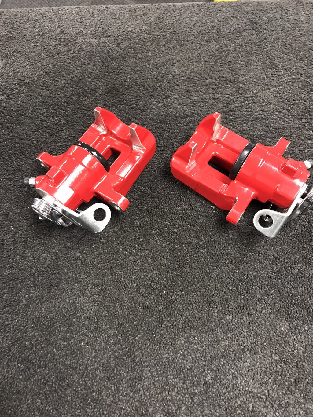 2 REAR BRAKE CALIPER RED FOR SEAT IBIZA 6L 6K 1M TDi 1996-2005 WITH SOLID DISC
