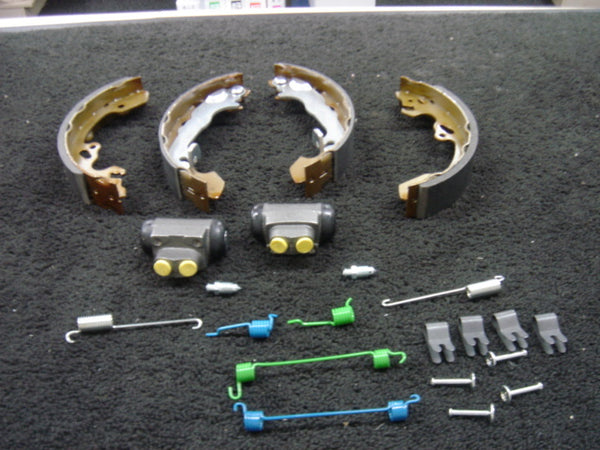FOR FORD FOCUS 98-04 REAR BRAKE SHOES CYLINDERS FITTING KIT