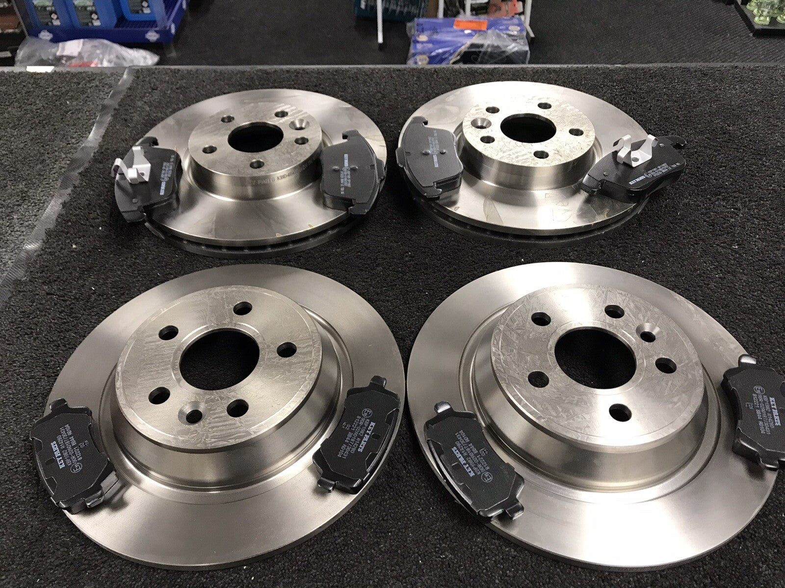 RANGE ROVER EVOQUE TD4 SD4 FRONT REAR BRAKE DISCS BRAKE PADS MAN HAND BRAKE