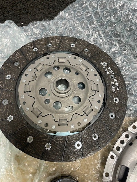 VW TRANSPORTER CARAVELLE T5 1.9 2.0TD CLUTCH KIT 3 PCE LuK 02A141165B 02A141165G