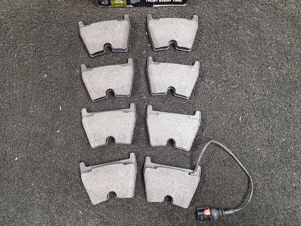 O.E QUALITY AUDI TT RS3 2.5 8V 2015 ON FRONT BRAKE PADS FOR BREMBO CALIPERS