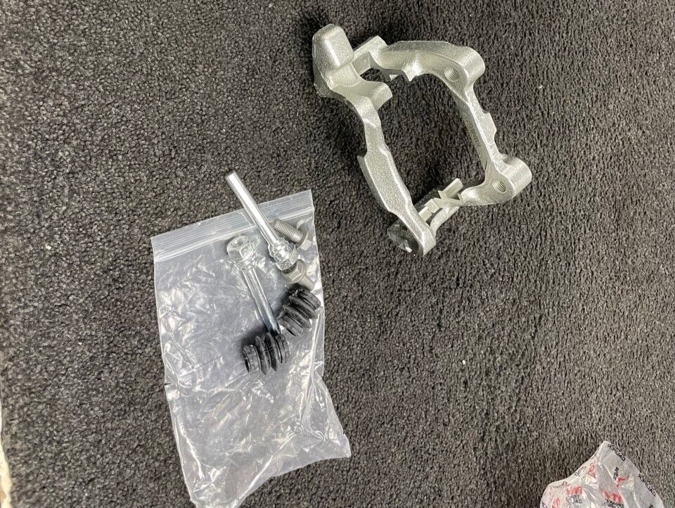 REAR BRAKE CALIPER CARRIER BRACKET RH OSAUDI A3 8P TFSi TSi TD GTD 256MM DISC