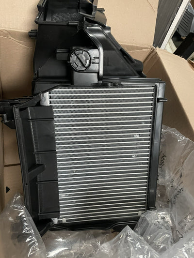 AUDI A4 A5  A8 Q5 Q7 RS5 AIR CON EVAPORATOR WITH HOUSING 4M2820023 -DAMAGED