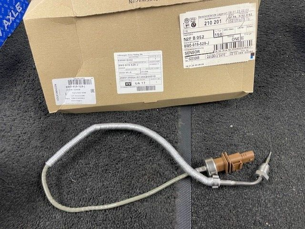 AUDI A4 A5 A6 A7 Q5 EXHAUST GAS TEMPETATURE SENDER 8W0919529J GENUINE