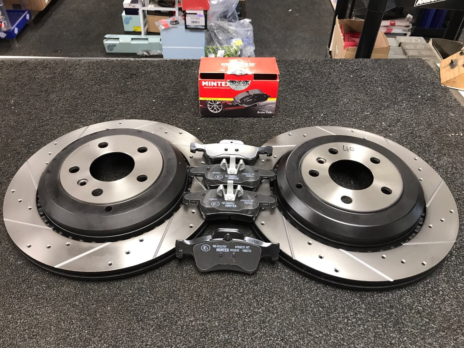 FORMERCEDES GL320 GL420 CDi X164 BRAKE DISC PERFORMANCE CROSS DRILLED  REAR PADS