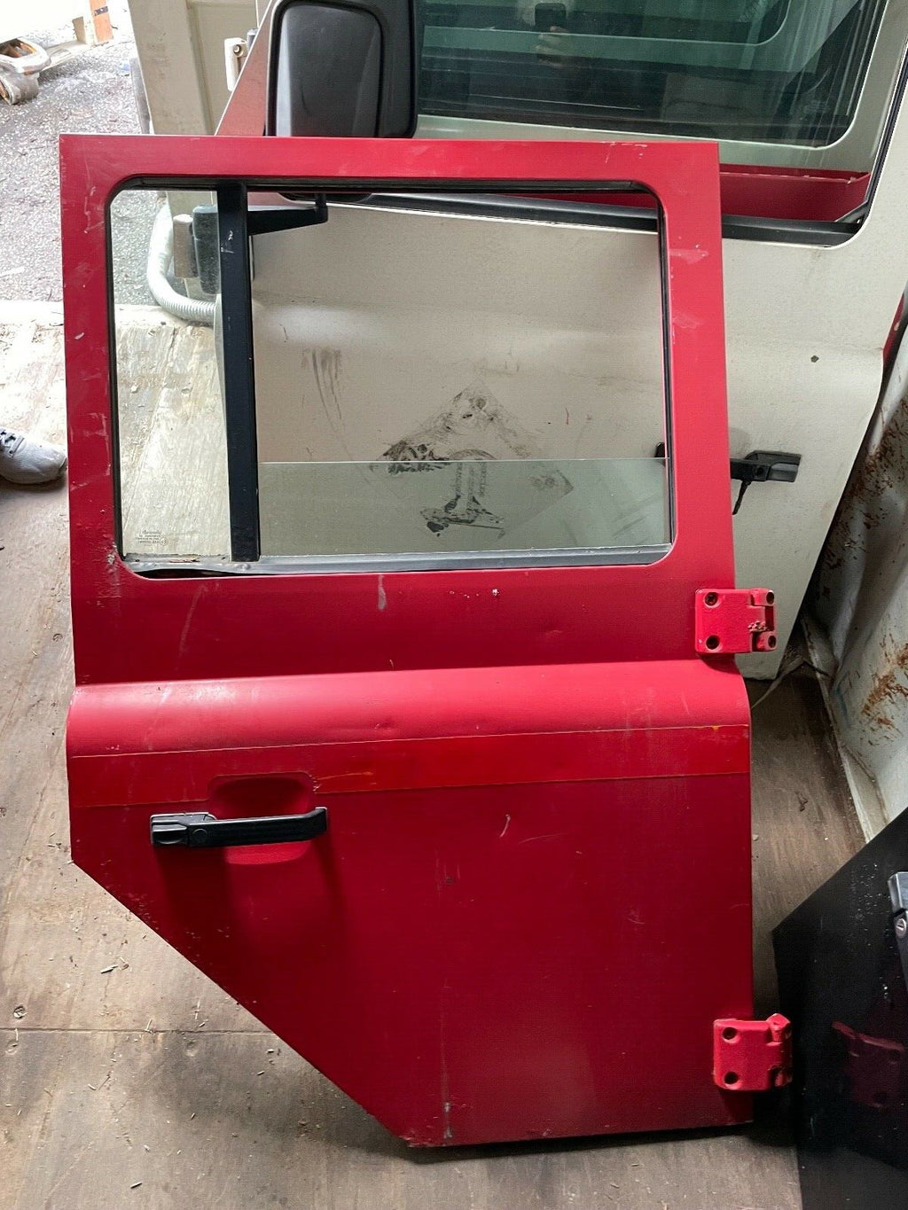 SECOND ROW DOOR RH DRIVER SIDE DOOR LAND ROVER DEFENDER 110 TDI CSW RED