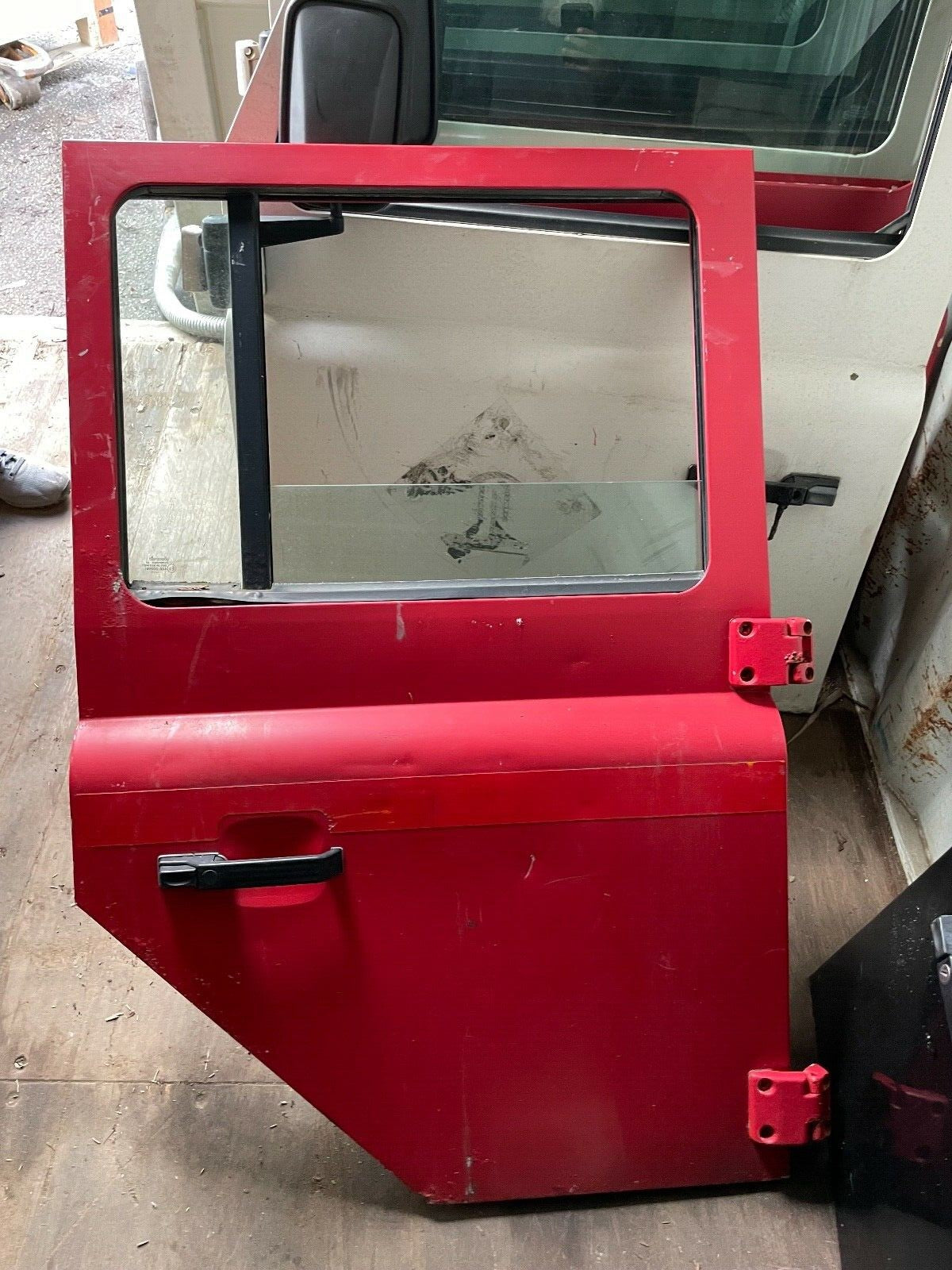 SECOND ROW DOOR RH DRIVER SIDE DOOR LAND ROVER DEFENDER 110 TDI CSW RED