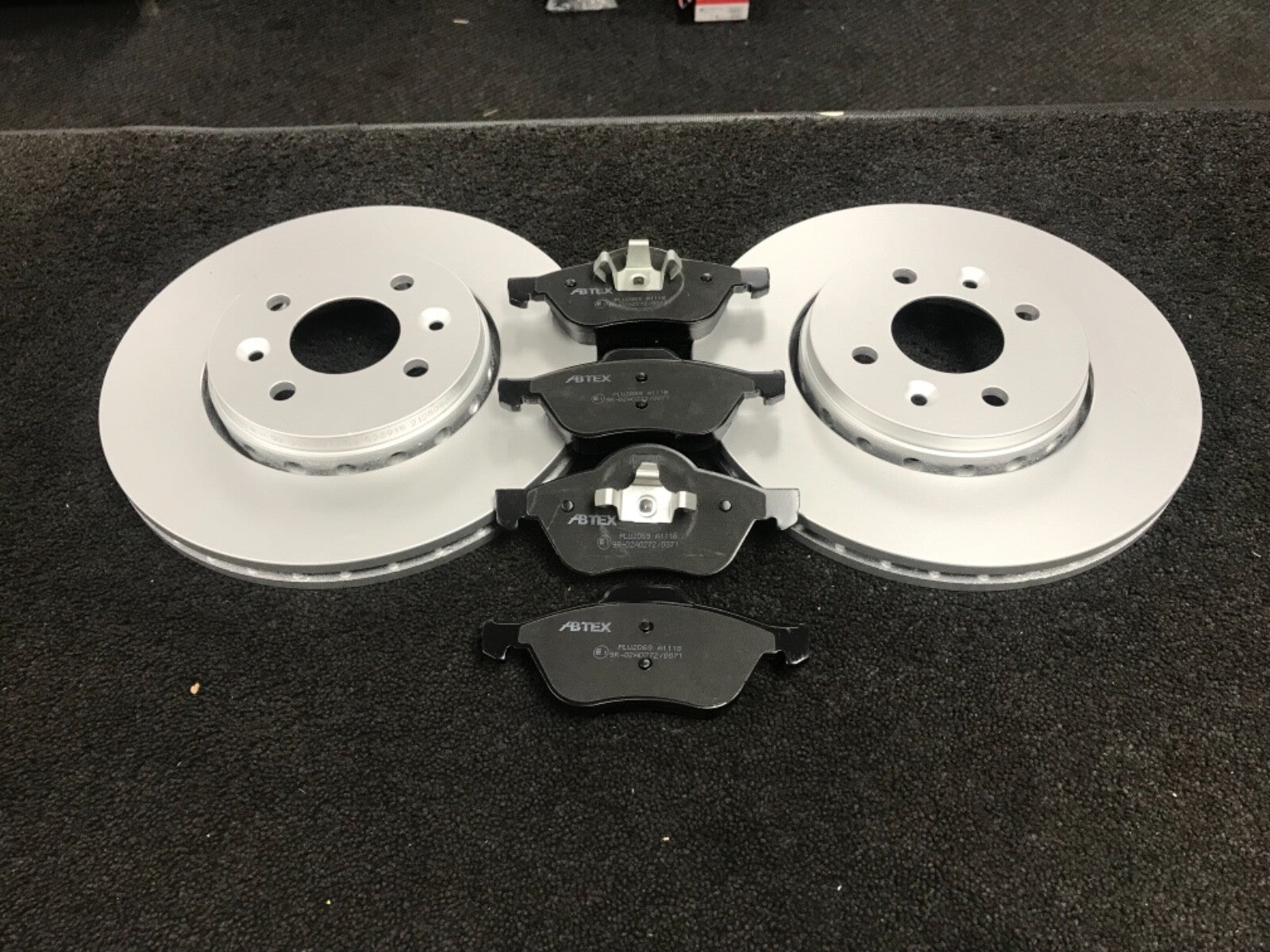  FRONT BRAKE DISCS & PADS RENAULT MEGANE CAPTUR CLIO KANGOO TWINGO 
