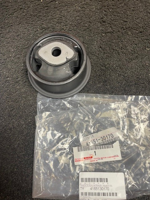 FOR LEXUS IS GS 41651-30170 REAR DIFFERENTIAL DIFF MOUNTING BUSH 4165130170