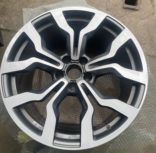 BRAND NEW GENUINE Audi R8 V10 19'' ALLOY WHEEL REAR BRAND NEW  420601025AN
