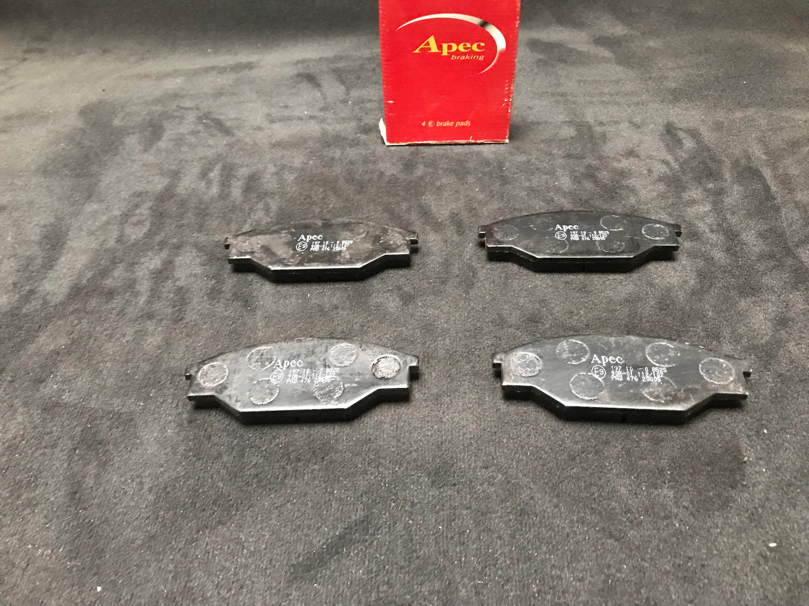 FOR TOYOTA HI-LUX 2.5D KDN145 LN145  FRONT NEW GENUINE APEC  BRAKE PAD SET