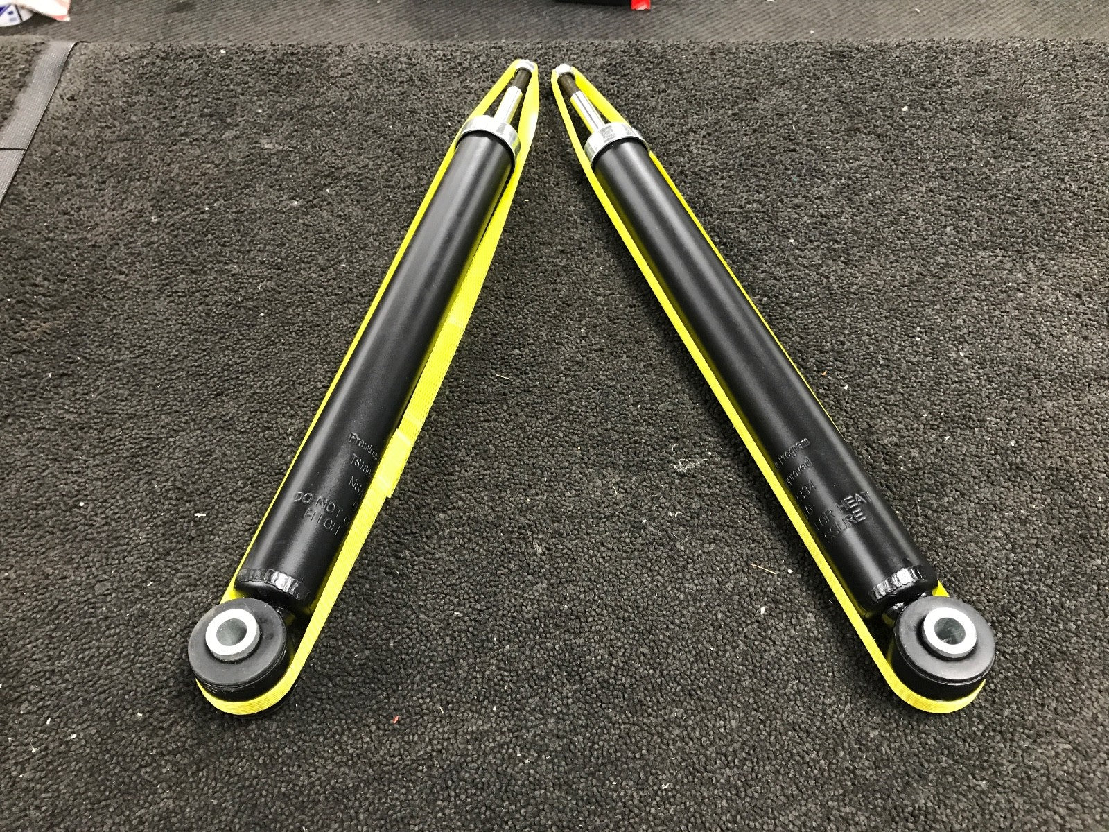 2 x FOR  Fiat Grande Punto Rear Left / Right Shock Absorber Damper 
