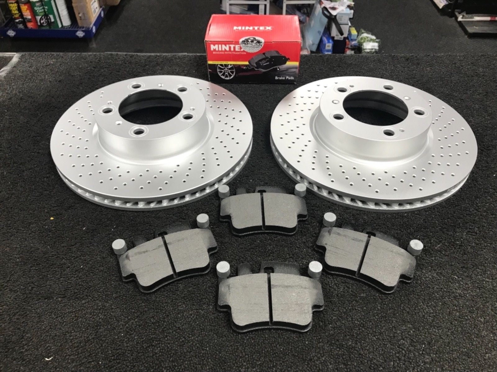 PORSCHE 911 BOXSTER 987 986 CAYMAN DRILLED BRAKE DISCS FRONT & MINTEX BRAKE PADS