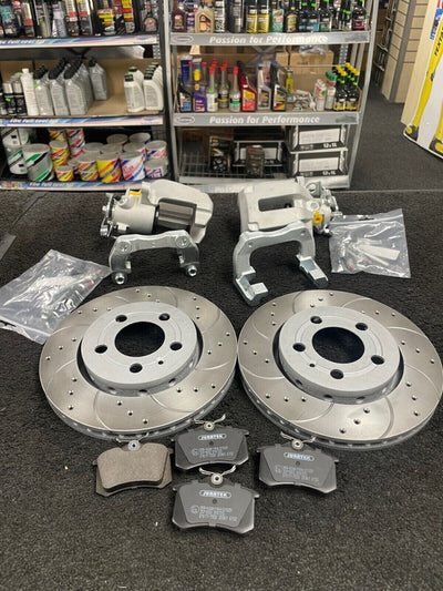 AUDI S3 TT 8N QUATTRO REAR BRAKE CALIPERS BRACKETS VENTED BRAKE DISC PADS 256MM