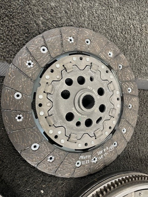 DUAL MASS FLYWHEEL CLUTCH KIT VW CADDY  MK3 1.9TD 2008-11  02A141165A 02A141165B