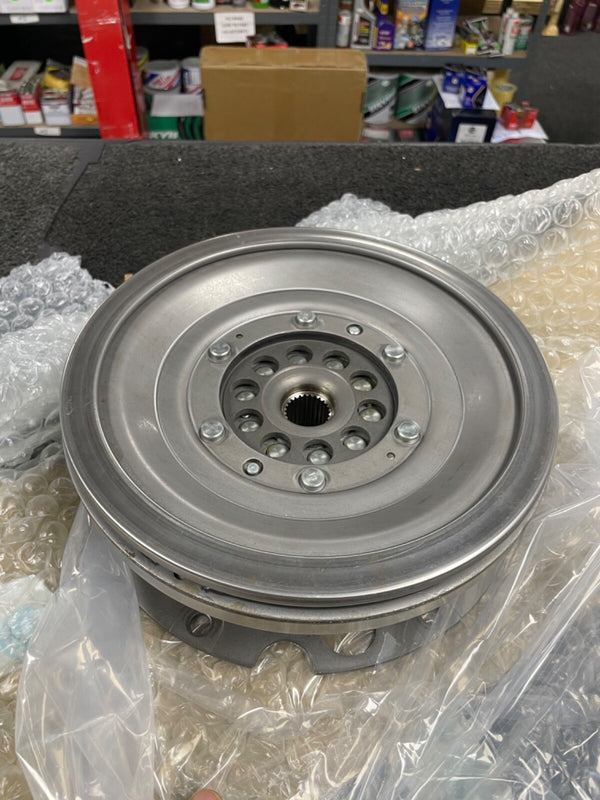 AUDI A4 A5 A6 A7 3.0D 7 SPEED DSG 2011 - 18  DUAL MASS FLYWHEEL 0B5105317K