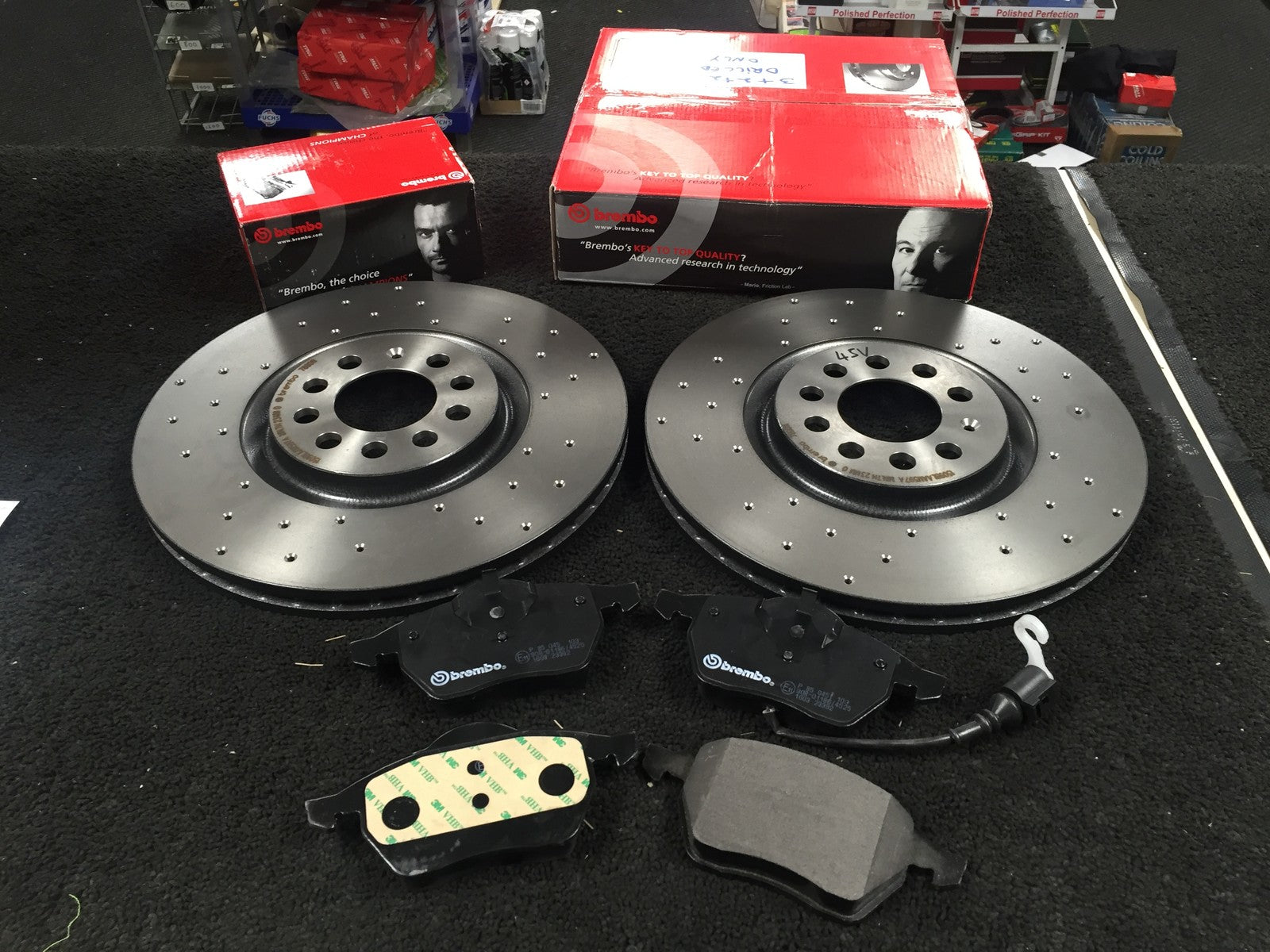SEAT LEON SC TSi FR DSG 2013-2018 FRONT DRILLED BRAKE DISCS BREMBO BRAKE PAD