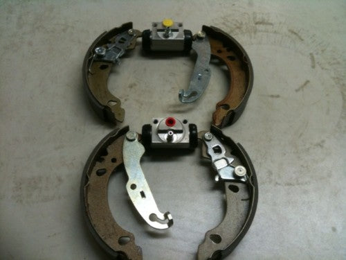 FORD FIESTA 1.25 1.3 1.6 ZETEC 1.8TD 2000-02 REAR BRAKE SHOES 2 BRAKE CYLINDERS