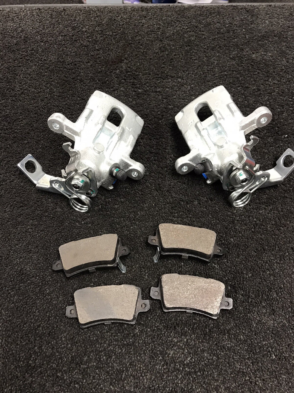 2 REAR BRAKE CALIPER PAIR REAR BRAKE PADS FOR HONDA CIVIC TYPE R FN2 2006-2012  