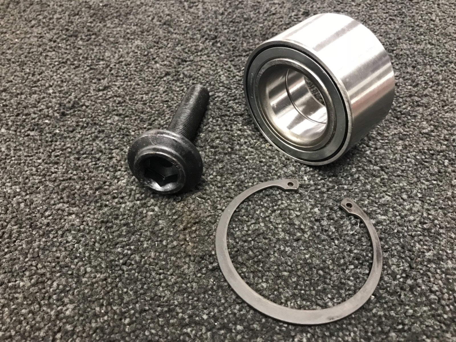 SEAT LEON CUPRA R 225BHP FRONT WHEEL BEARING KIT O.E FIT
