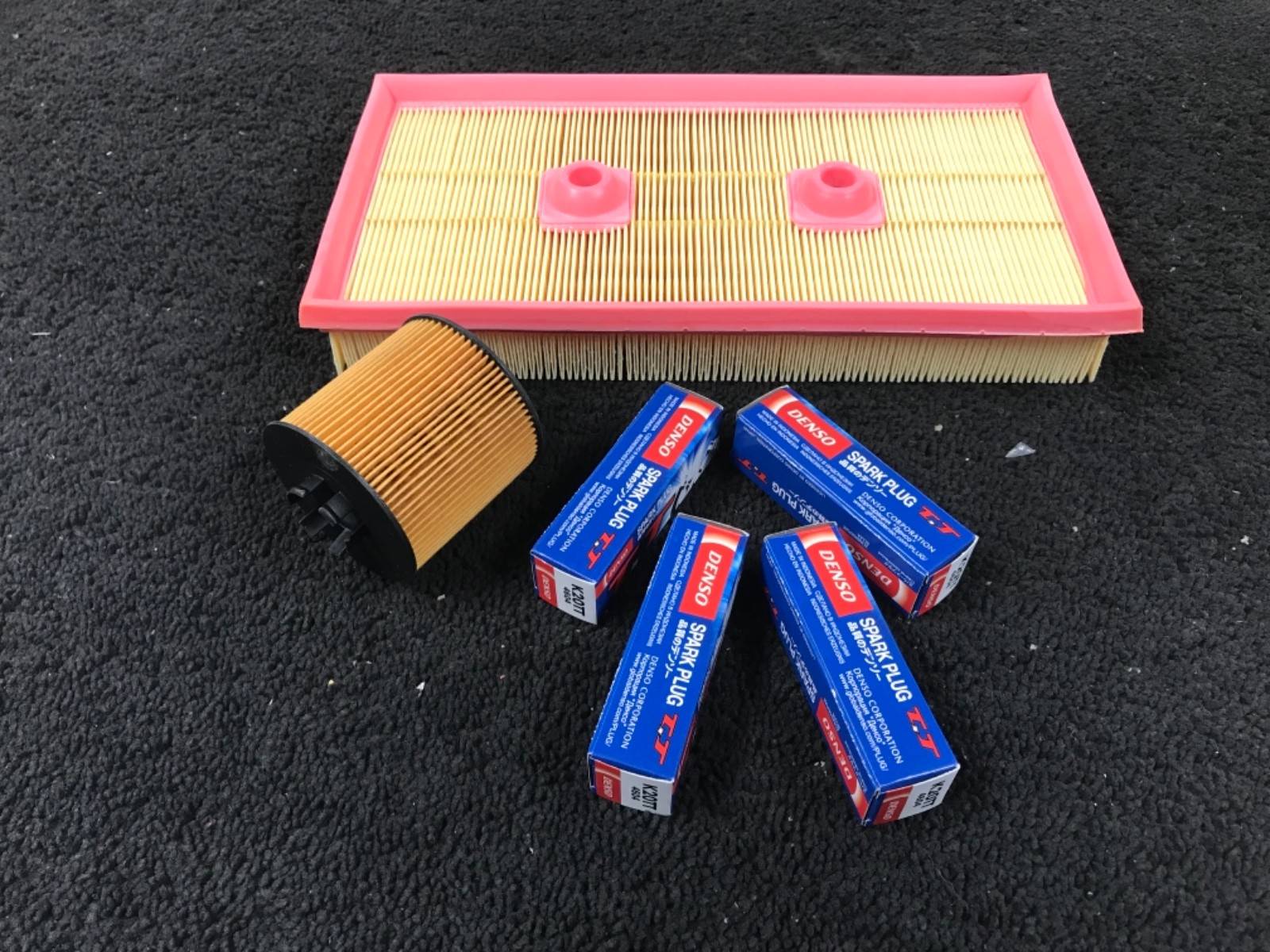 VW  GOLF PLUS 1.6 FSI MK5 OIL  AIR  FILTER AND SPARK PLUGS SERVICE KIT 