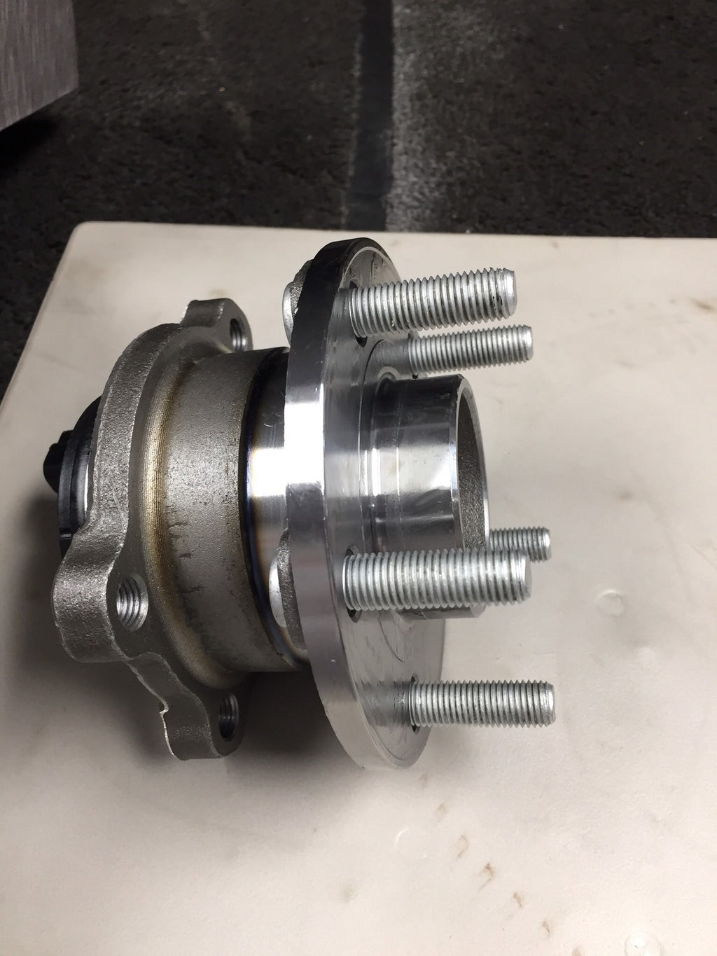 FRONT WHEEL BEARING HUB FOR TOYOTA COROLLA  AVENSIS T27 VVTi  26 TEETH SPLINES