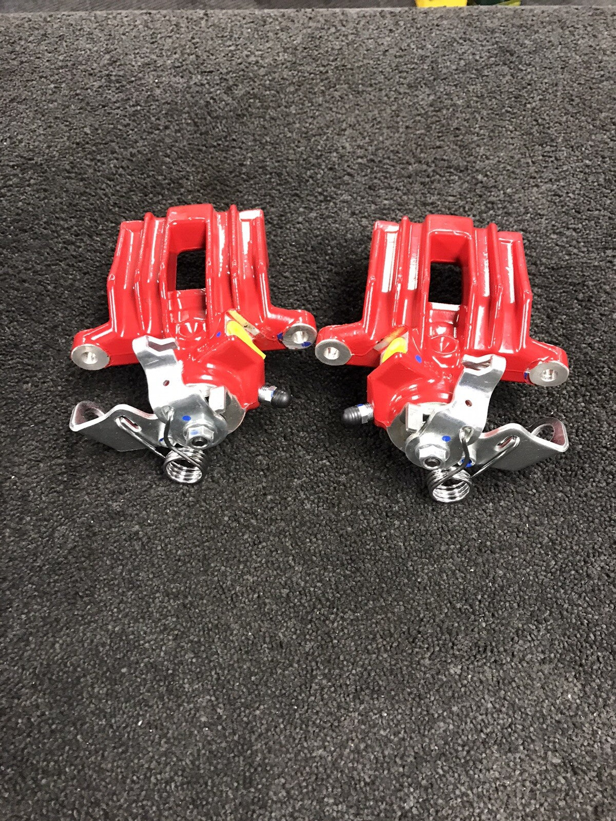2 REAR BRAKE CALIPER RED FOR SEAT IBIZA 6L 6K 1M TDi 1996-2005 WITH SOLID DISC