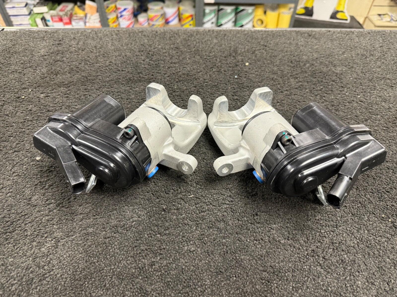 2 REAR BRAKE CALIPER ELECTRIC MOTOR LH RH PAIR VW CC PASSAT B6 3C2 3C5 2005-11