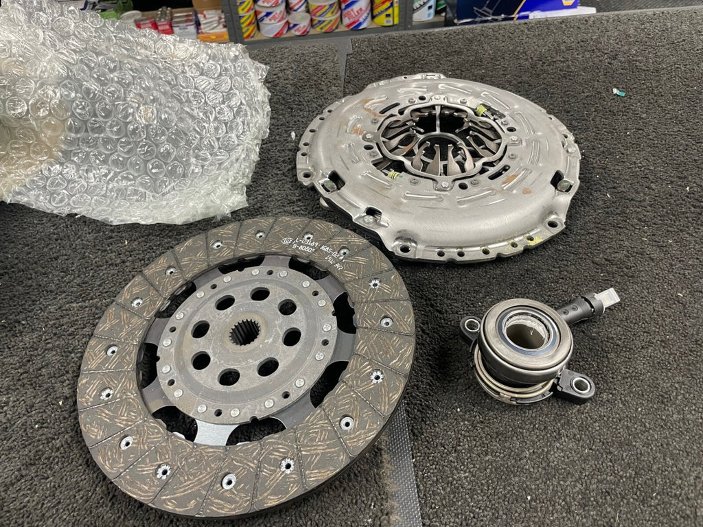 BRAND NEW GENUINE LUK CLUTCH KIT FOR RENAULT MASTER 2.3DCi 2010-2015 260mm