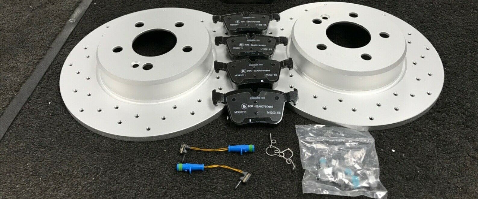 E-CLASS E220 CDI AMG SPORT BRAKE DISCS CROSS DRILLED BRAKE PADS REAR