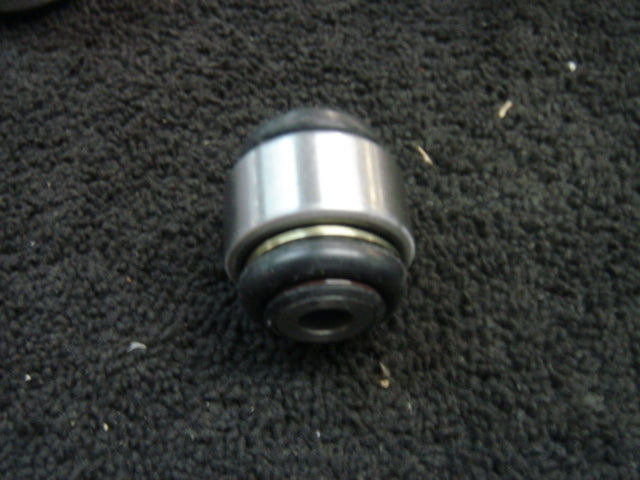 VAUXHALL VECTRA ROSE BUSH REAR SUSPENSION  ROSE  BUSH